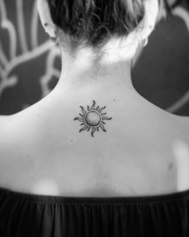 melhor tinta para tatuagem feminina resistir ao sol