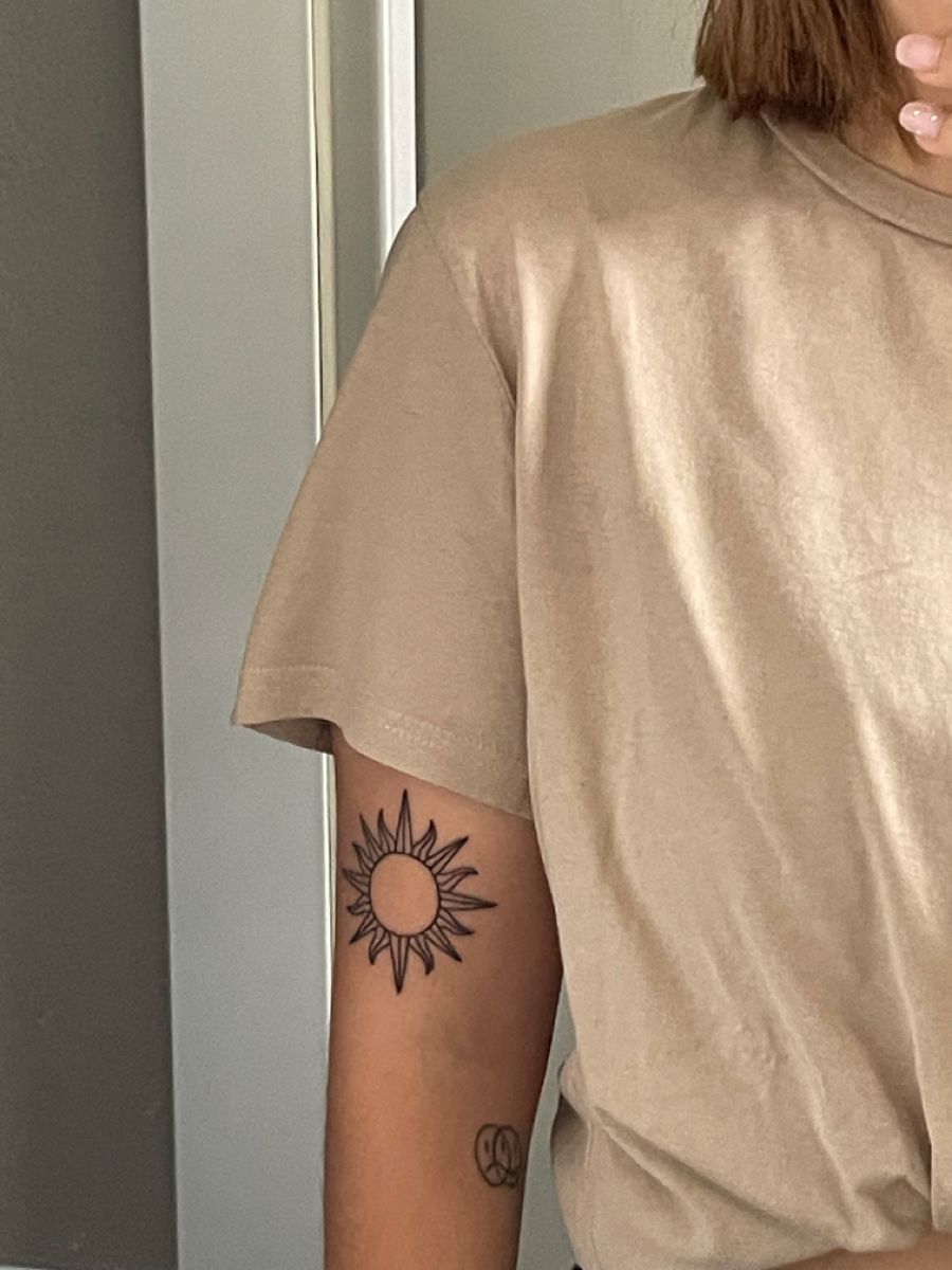 tatuagem feminina que não desbota com o tempo