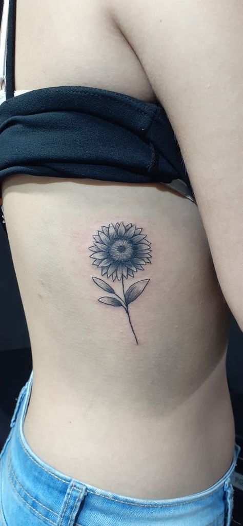 girassol delicado tatuagem