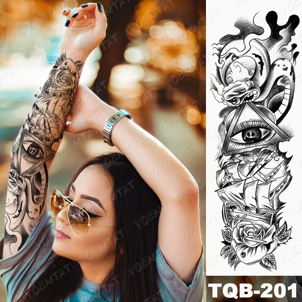 tatuagem justiça realista braço
