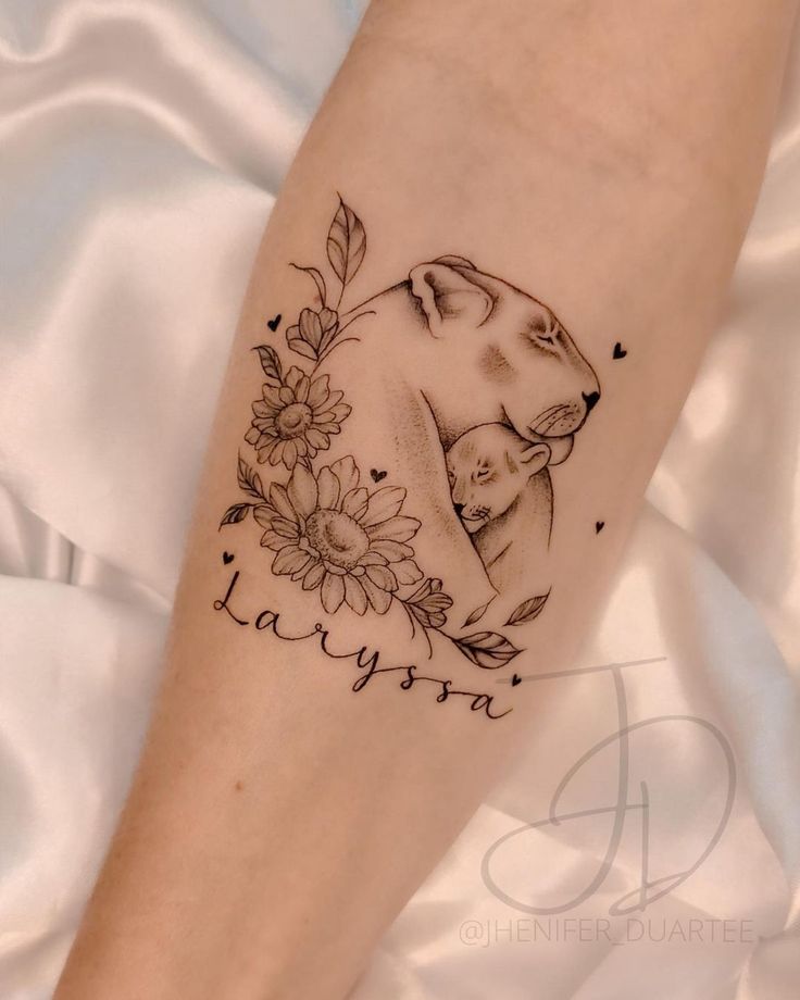 tatuagem de maternidade leoa