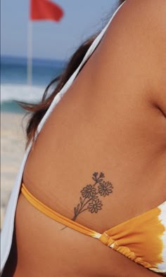 tatuagem feminina barriga delicada