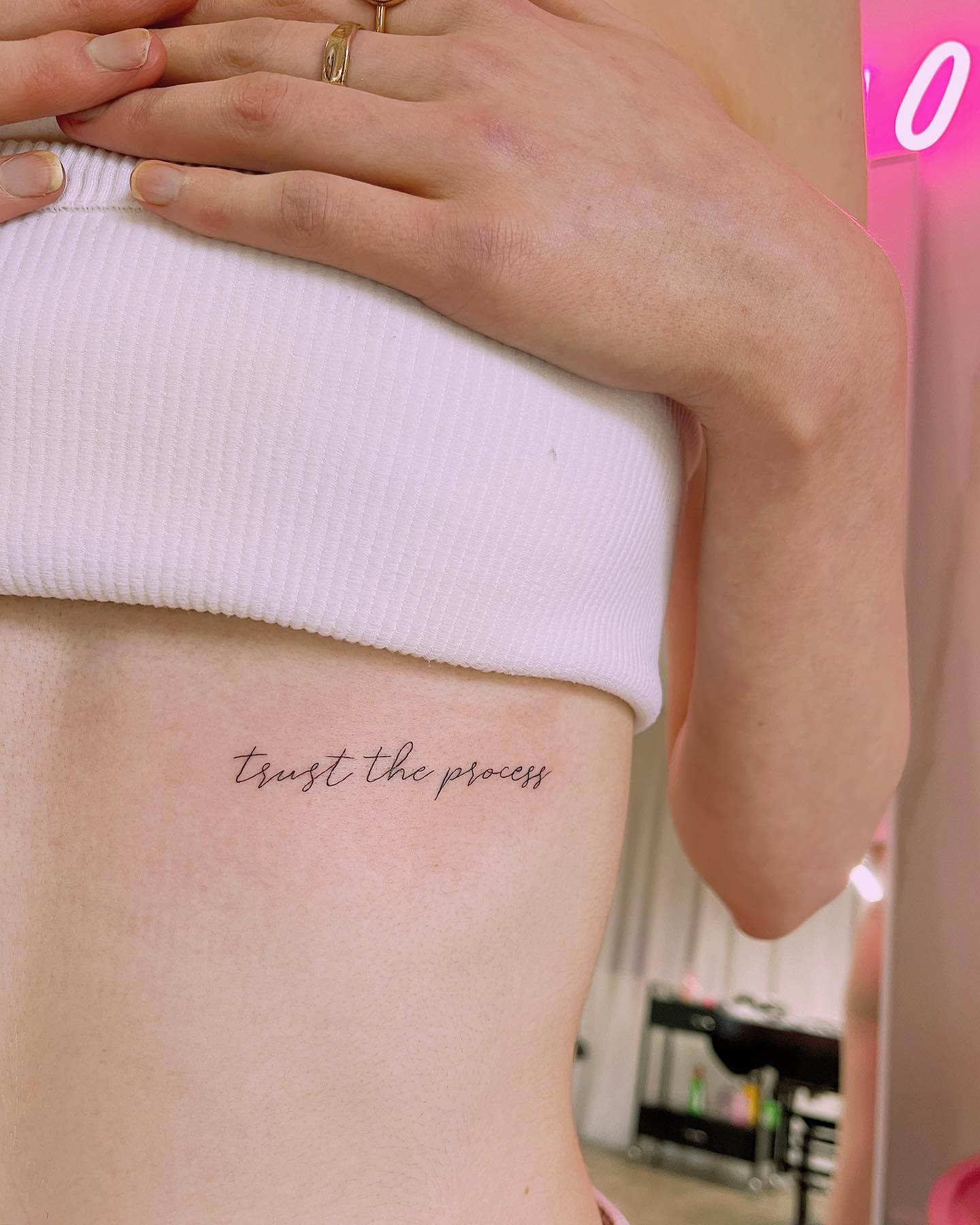 tatuagem na costela pequena