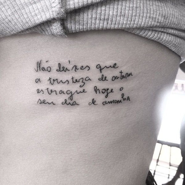 tatuagem na costela geométrica