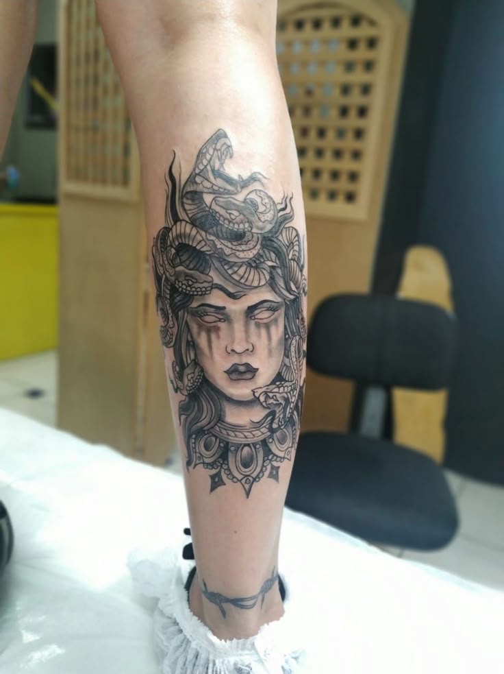 tatuagem na perna