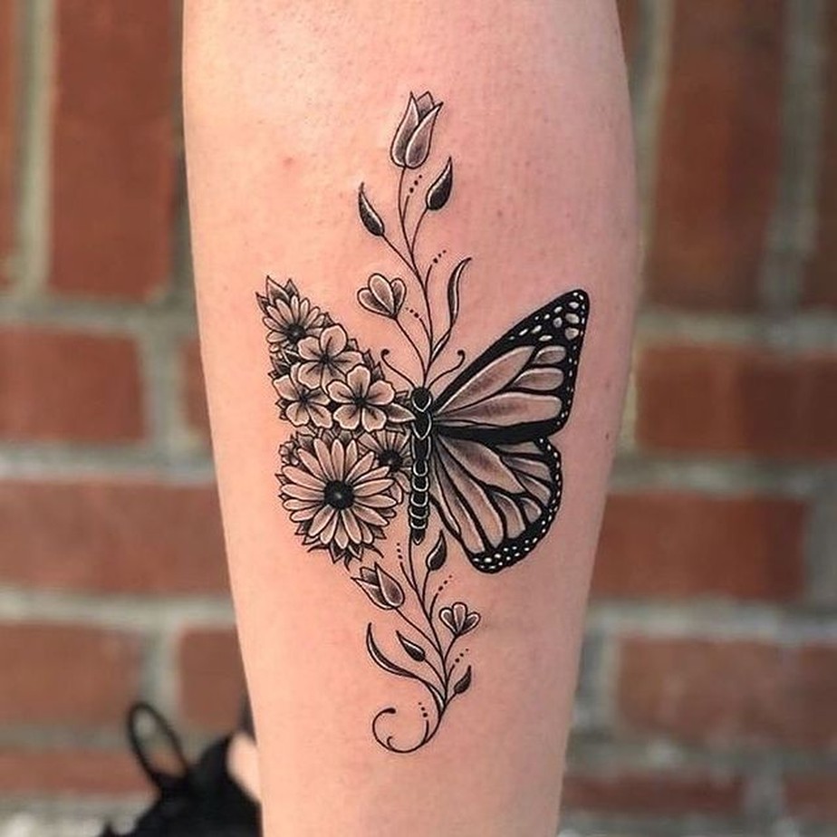 tattoo fina na coxa