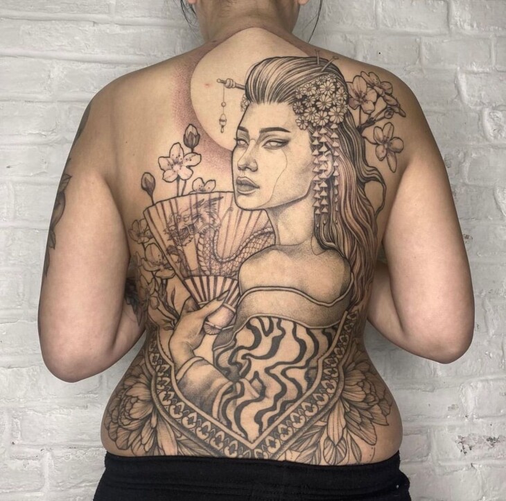 tatuagem borboleta costas