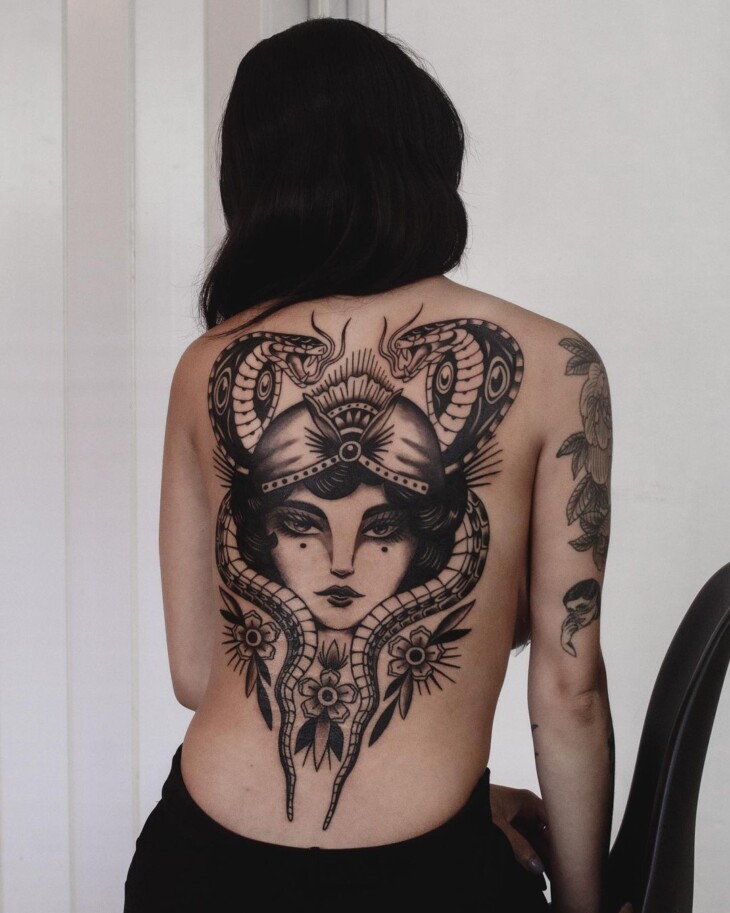 tatuagem em pele com acne