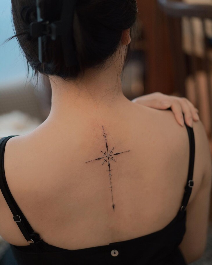 tatuagem fina costas