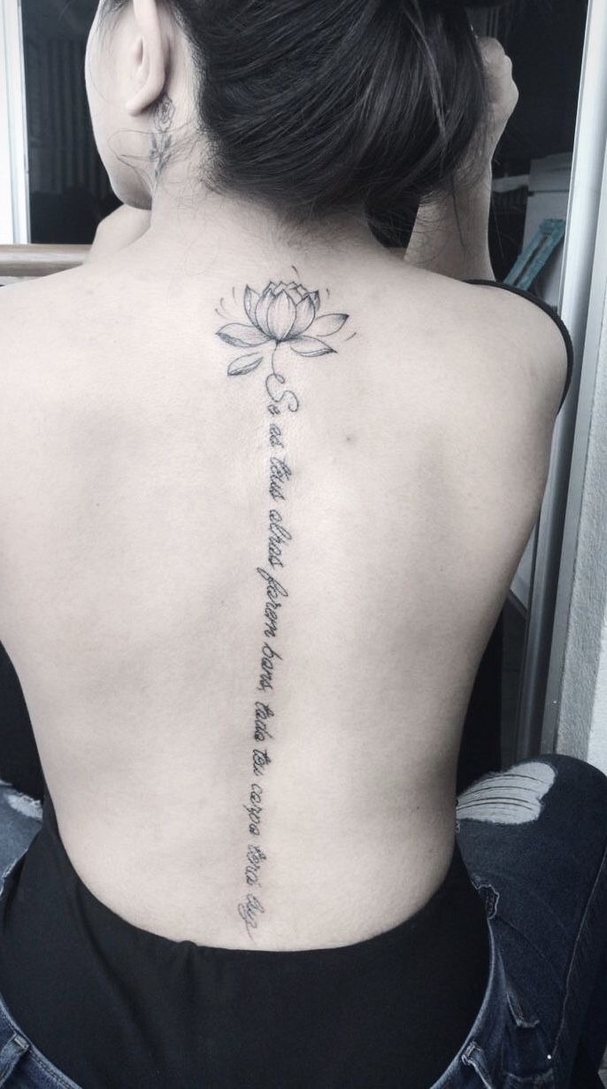 tatuagem escrita costas