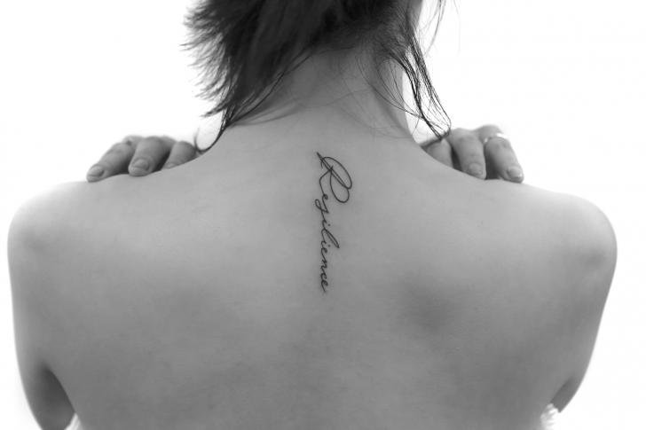 tatuagem costas frases curtas