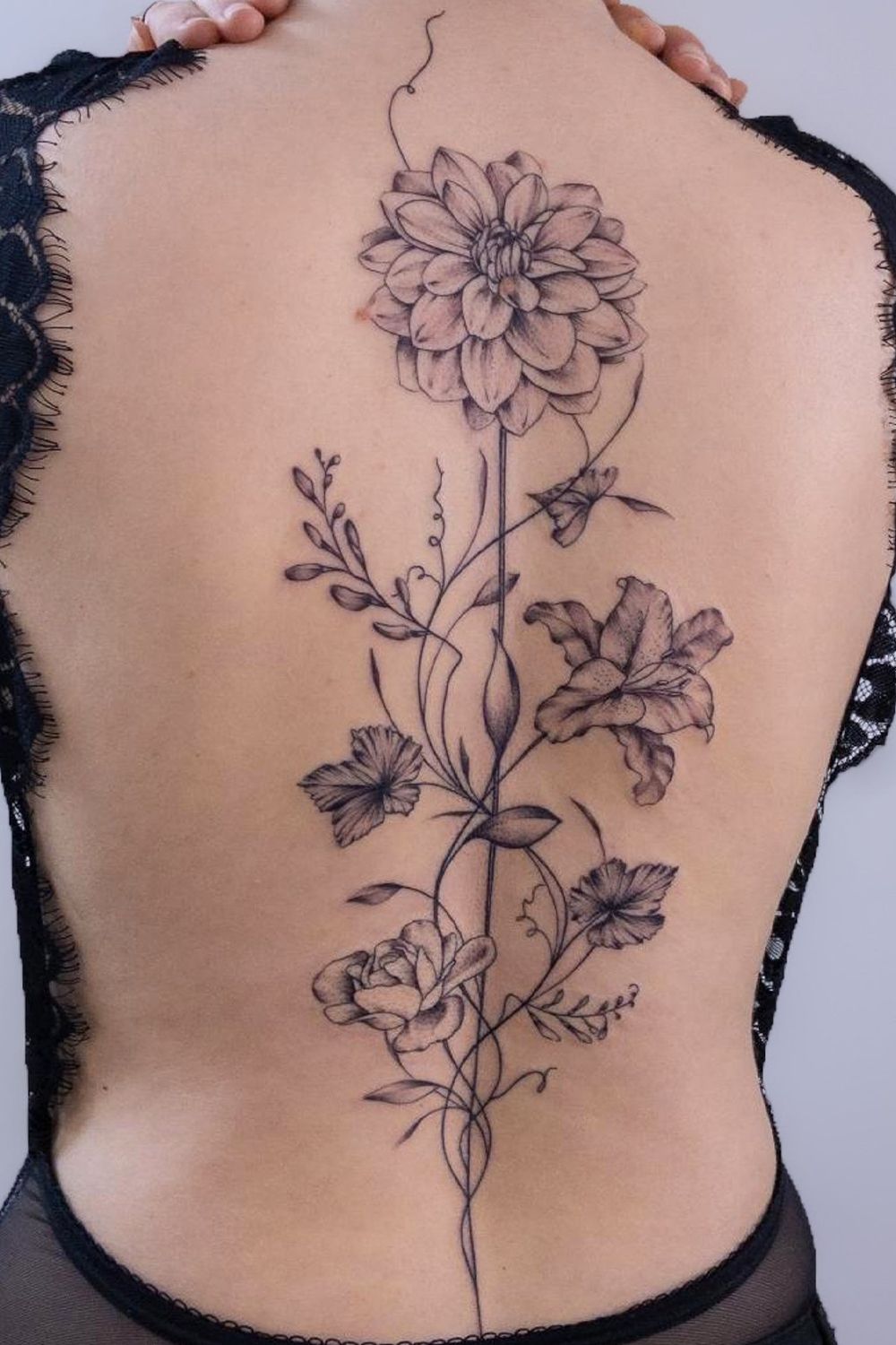 tatuagem de girassol nas costas