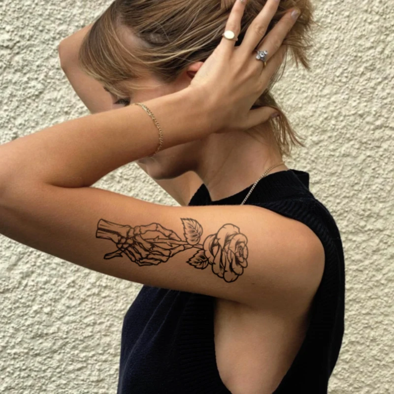 tatuagem feminina bíceps