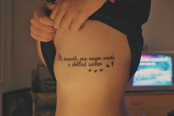 tatuagem de leão costela