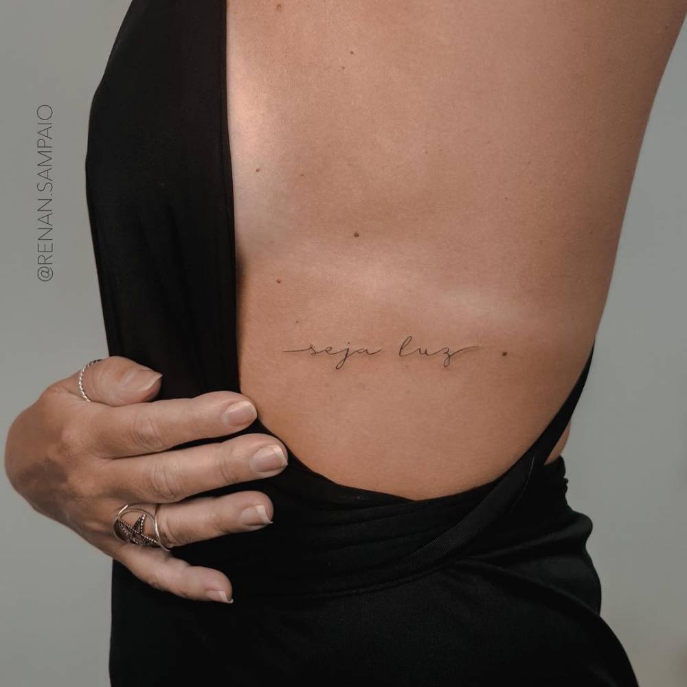 tatuagem sak yant costela