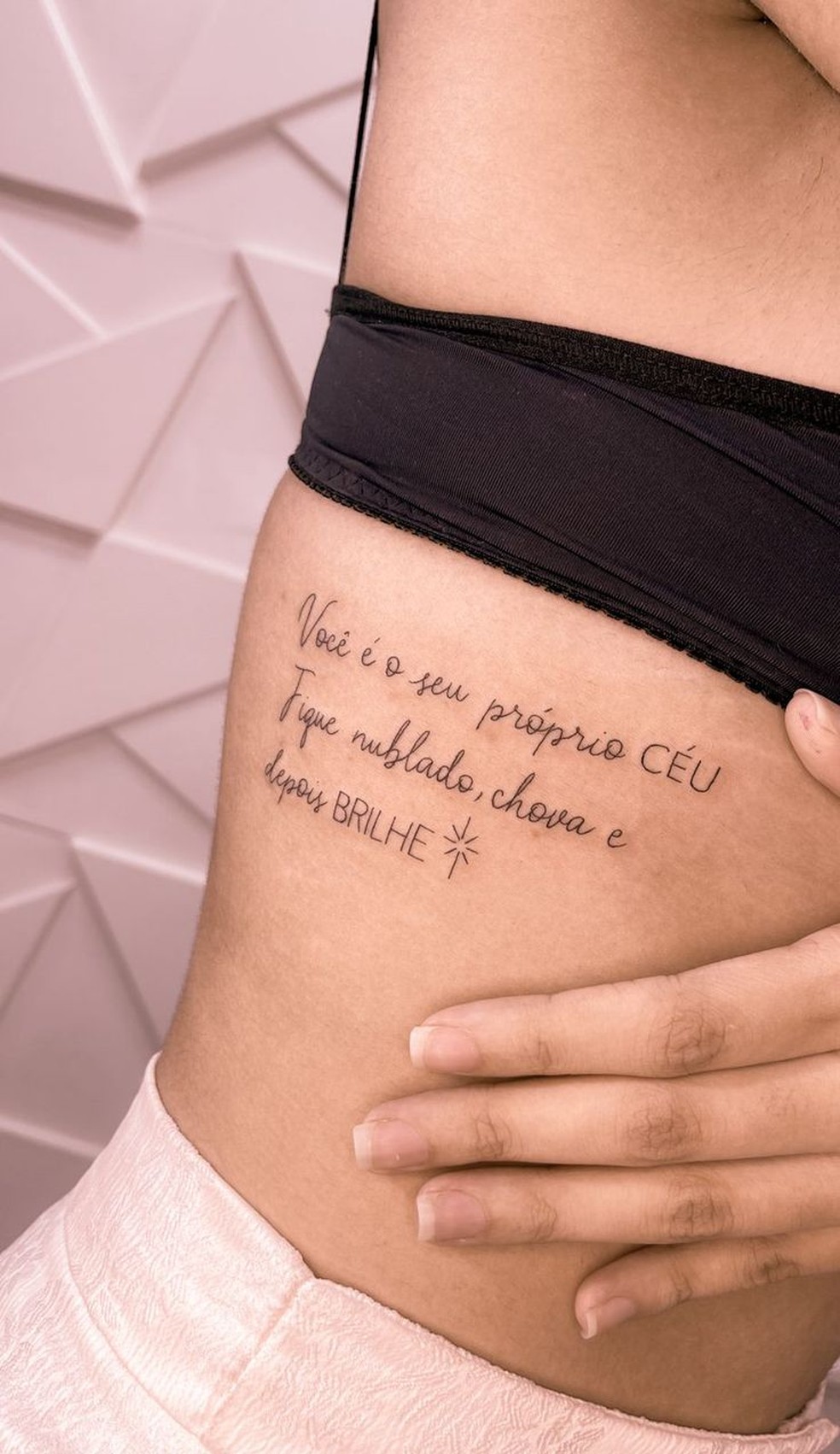 dor tatuagem costela