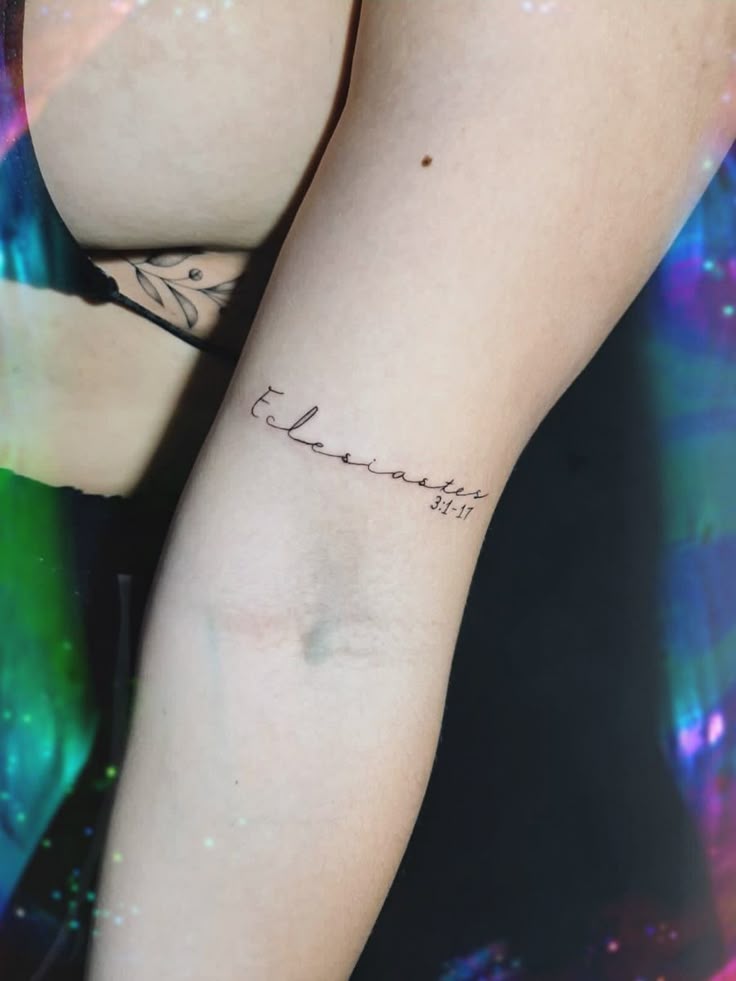 tatuagem de cruz feminina