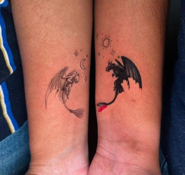 tatuagem de casal no pulso