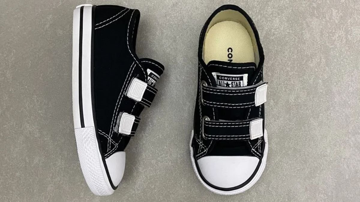 ideias de looks com tênis preto para crianças