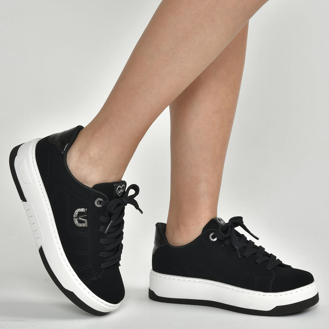 tênis preto feminino