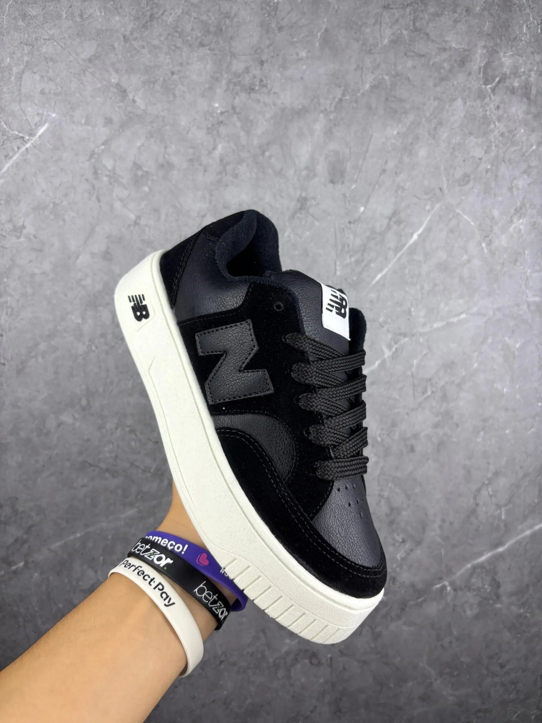 tênis preto feminino com salto
