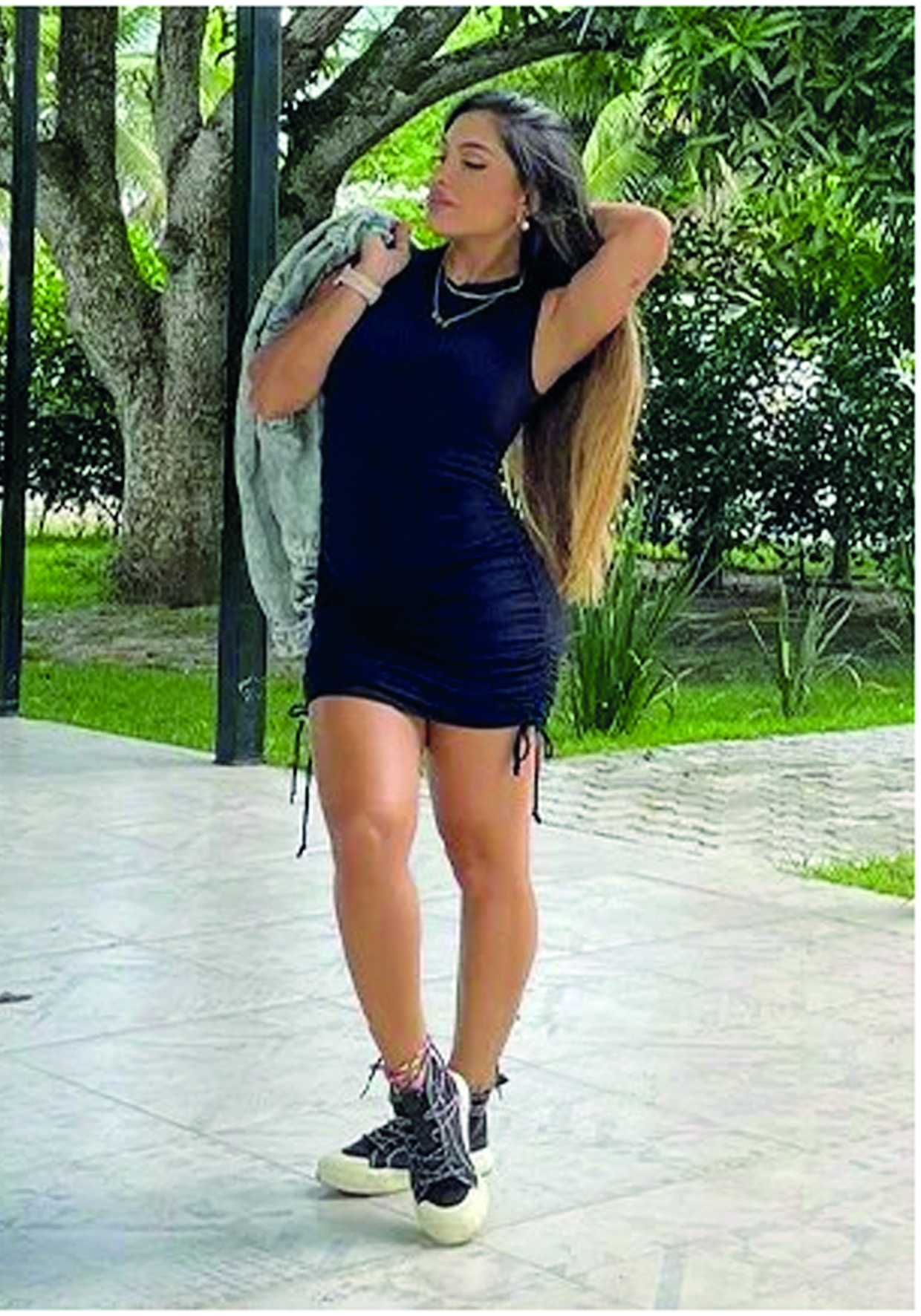 tênis preto casual para vestido