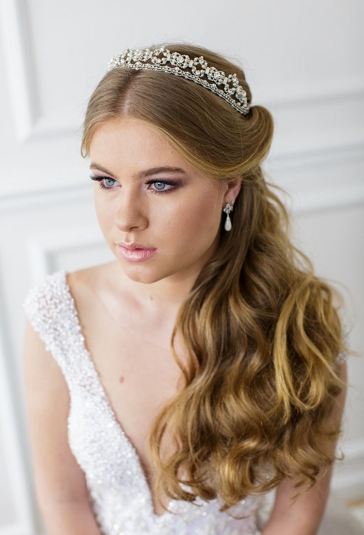 penteados com tiara para noiva
