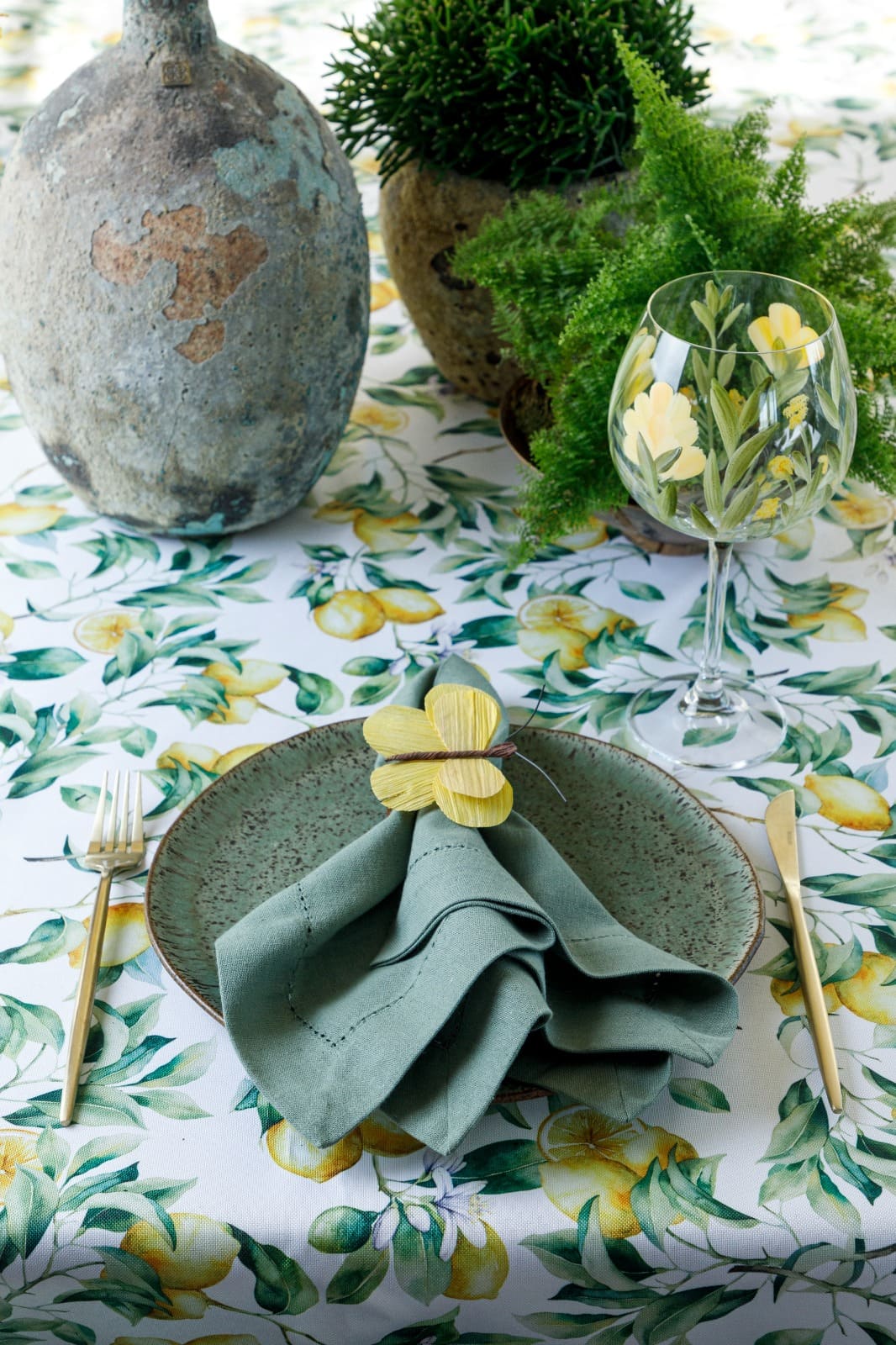 toalha de mesa descartável verde e amarela