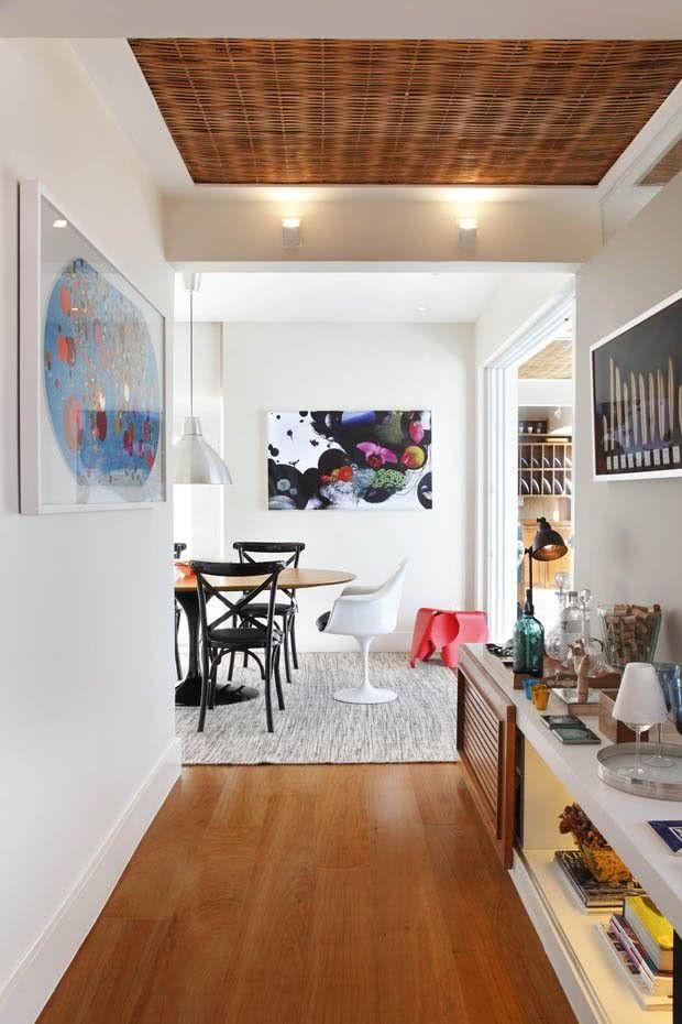 decoração de corredor com quadros