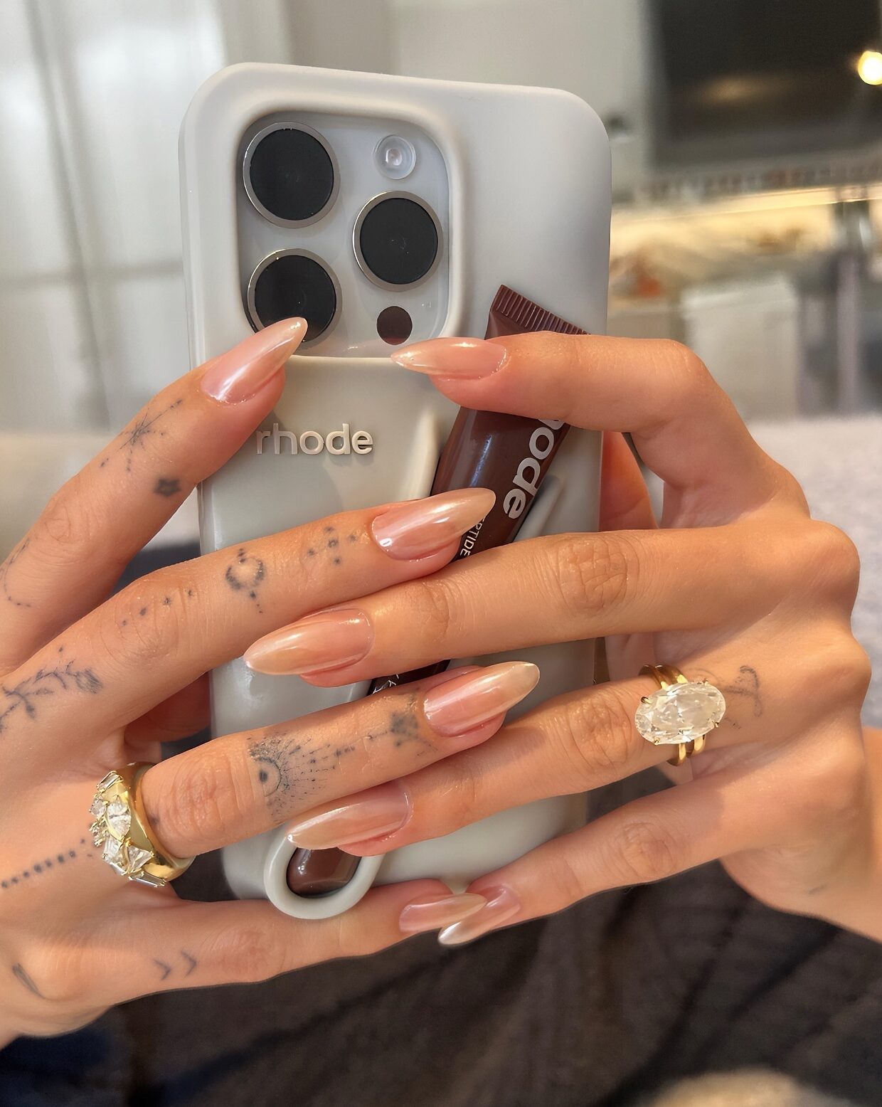 unhas amendoadas