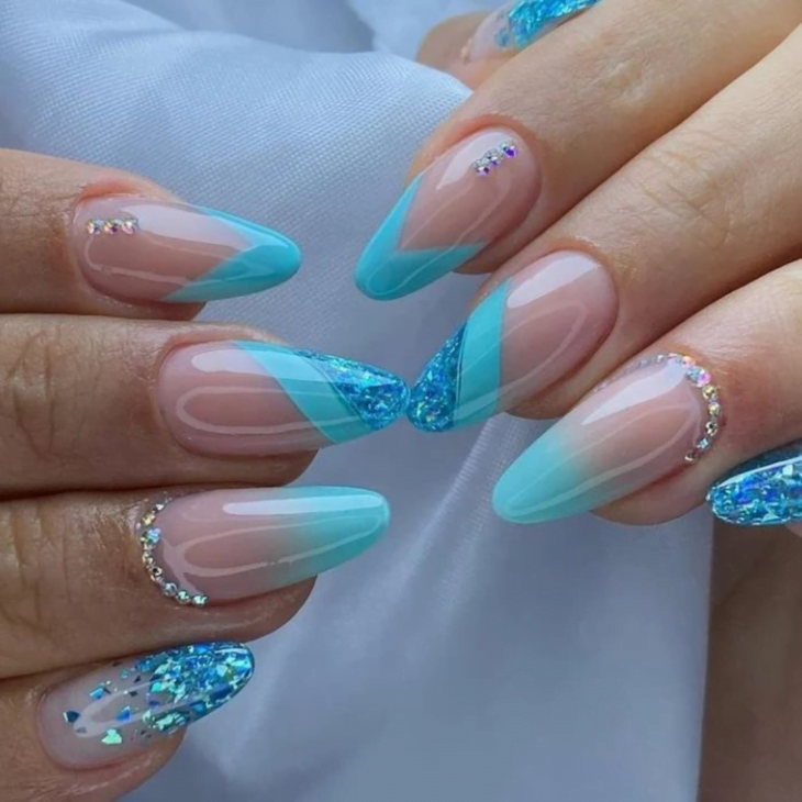 unha almond decorada