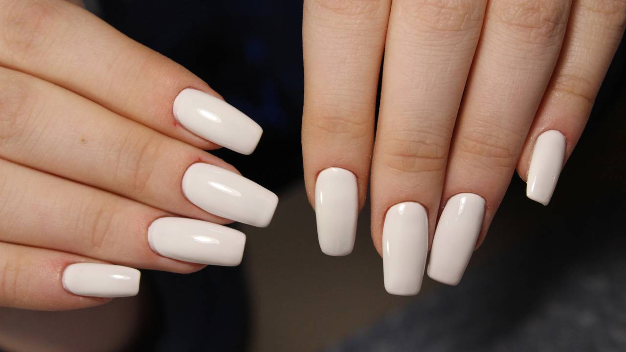 nail art branca