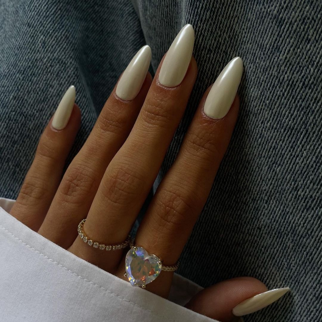unhas brancas simples