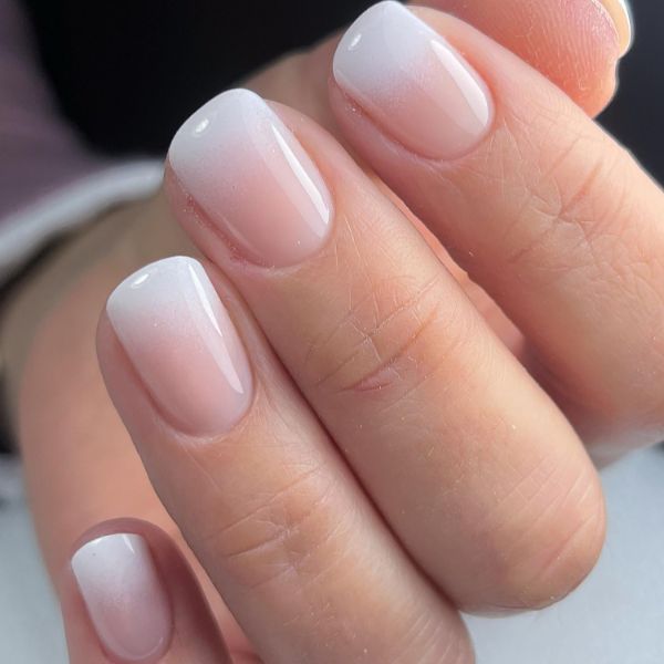 unhas brancas ombré