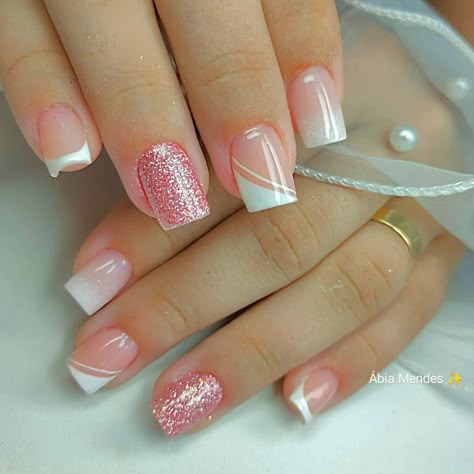 unhas cintilantes brancas