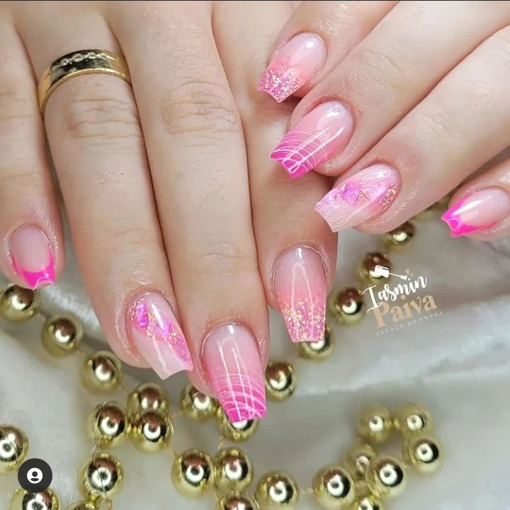 unha de gel com glitter encapsulado rosa
