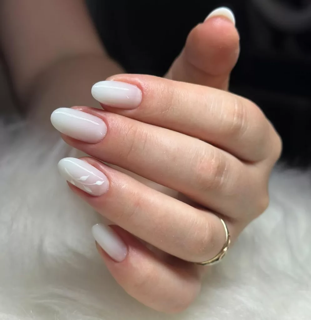 unhas de noiva com brilho