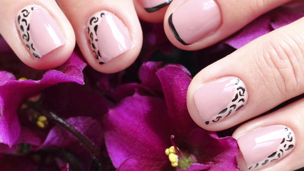 Unhas enfeitadas