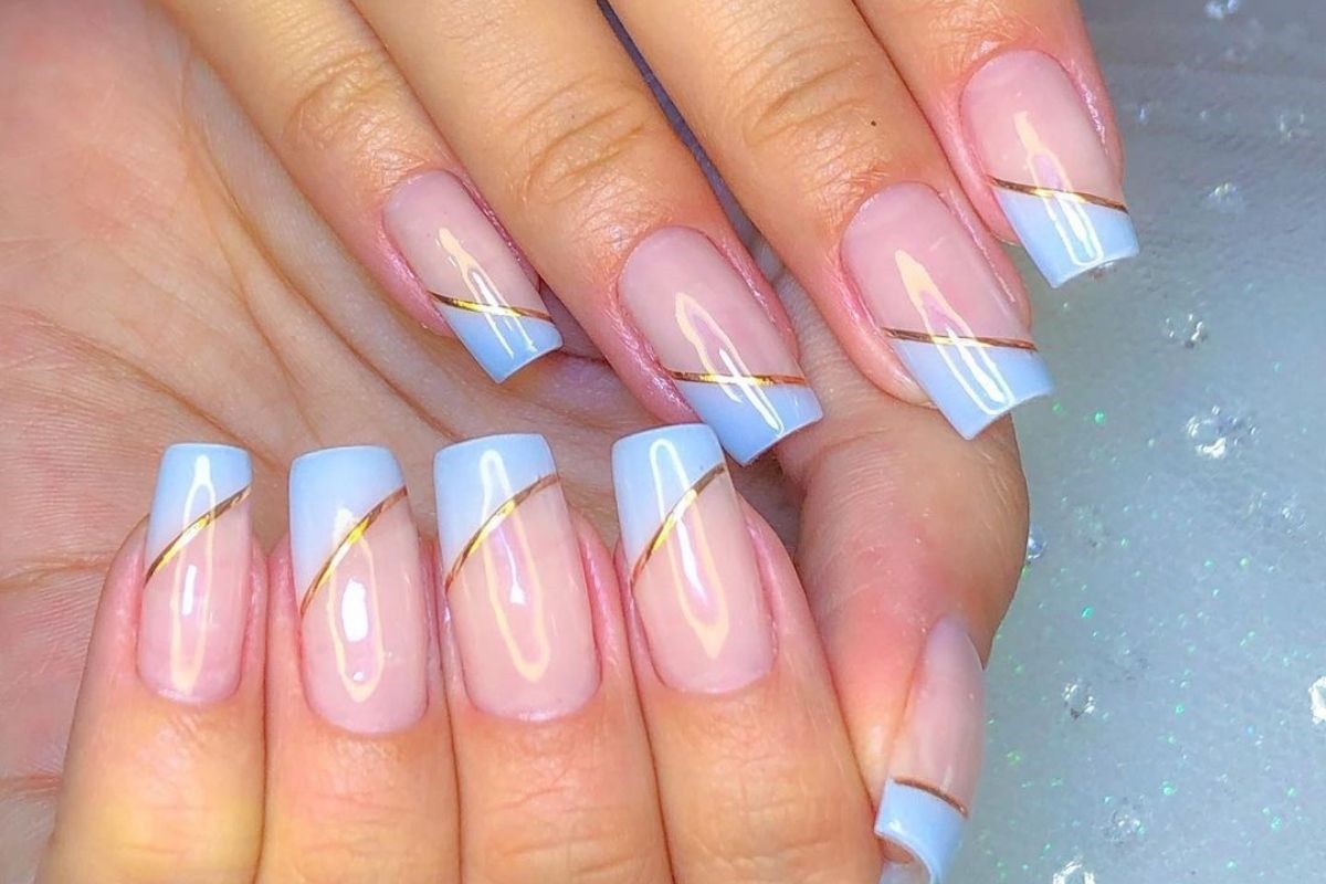 Unhas com adesivo