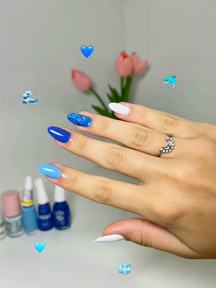 unhas azuis decoradas