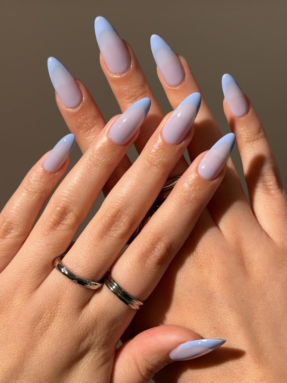 unhas azul bebê
