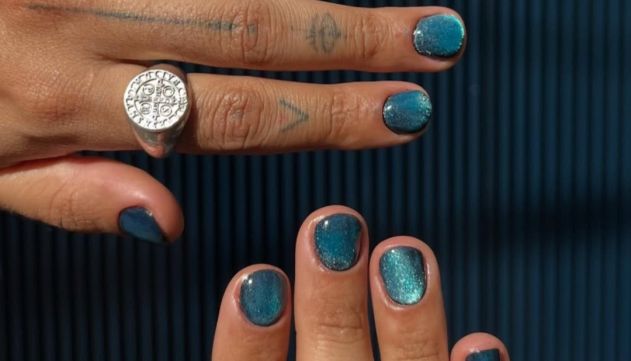 unhas verde e amarelo