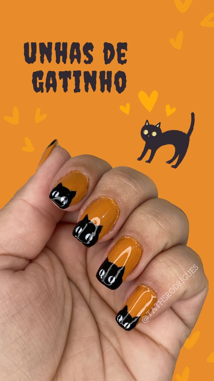 unha preta com gatinho