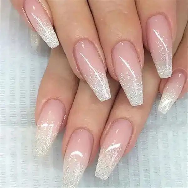 unhas gel branco modernas
