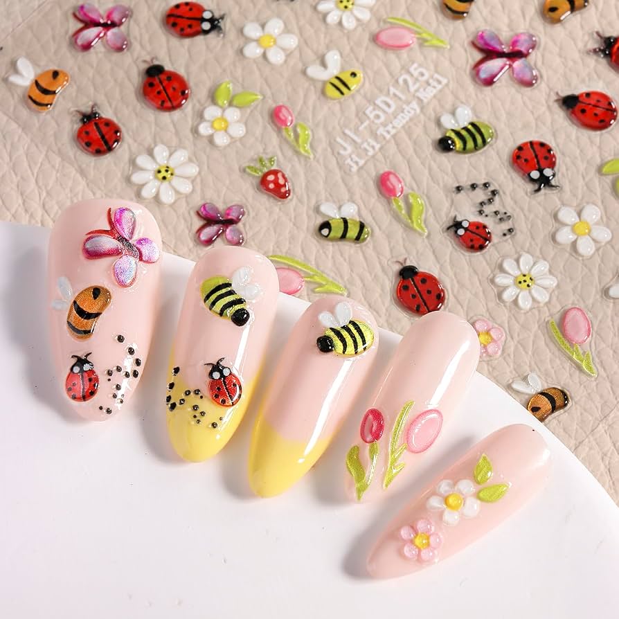 nail art joaninha
