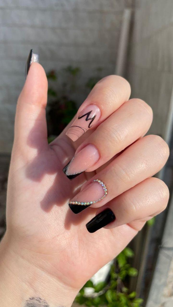 unhas personalizadas com W