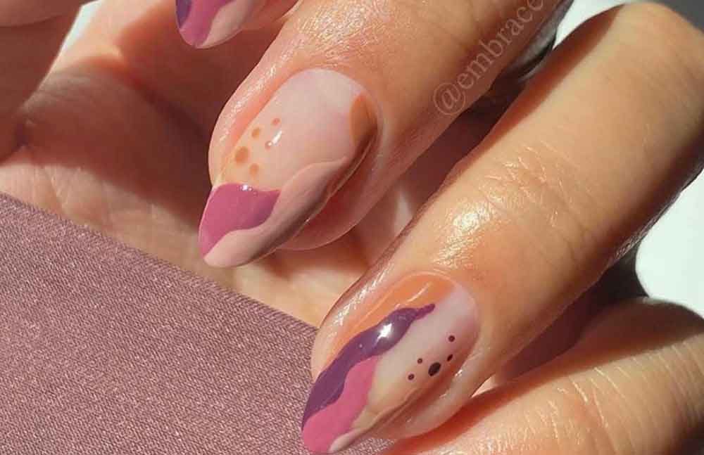 unhas em gel lilás
