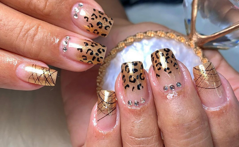 unhas de animal print
