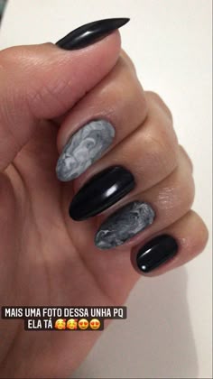 unha preta decorada