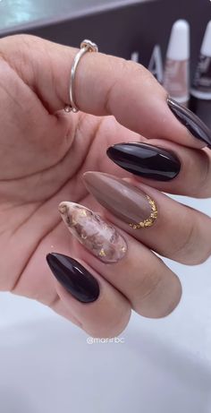 unhas pretas decoradas
